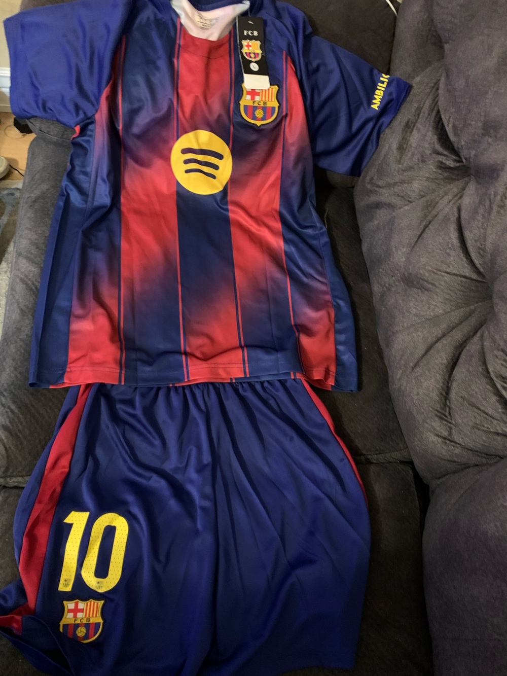 Barcelona Lamine Yamal #10
Soccer Jersey & Shorts Set 
Men's Size Large
